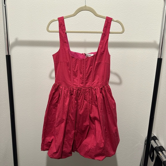NEW Showpo BRIANDA MINI DRESS - CORSET BODICE BUBBLE HEM DRESS IN BERRY SIZE 6 - Picture 5 of 6